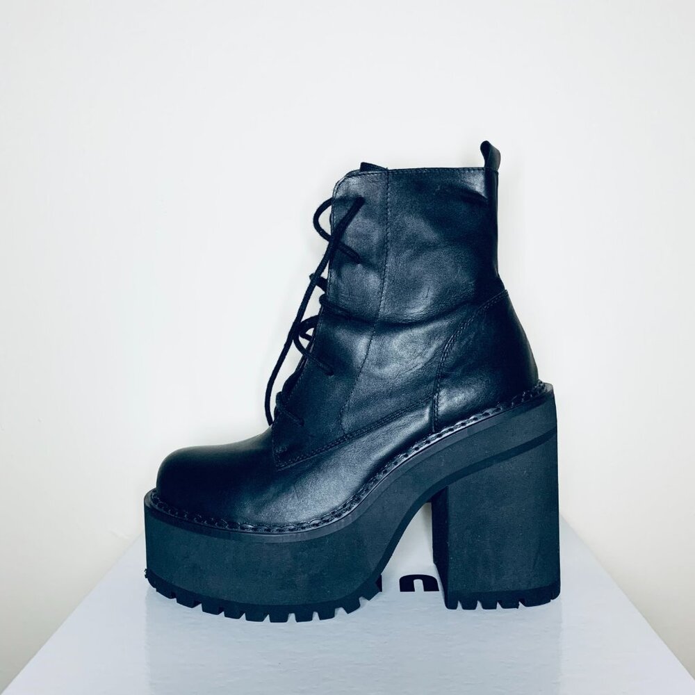 UNIF Choke Boot size 9 NWT Black Leather